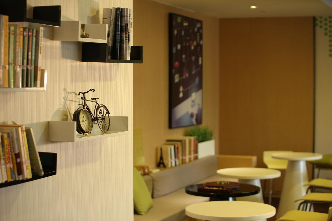 Iu Hotel Shanghai Dongchuan Road Metro Station Kültér fotó