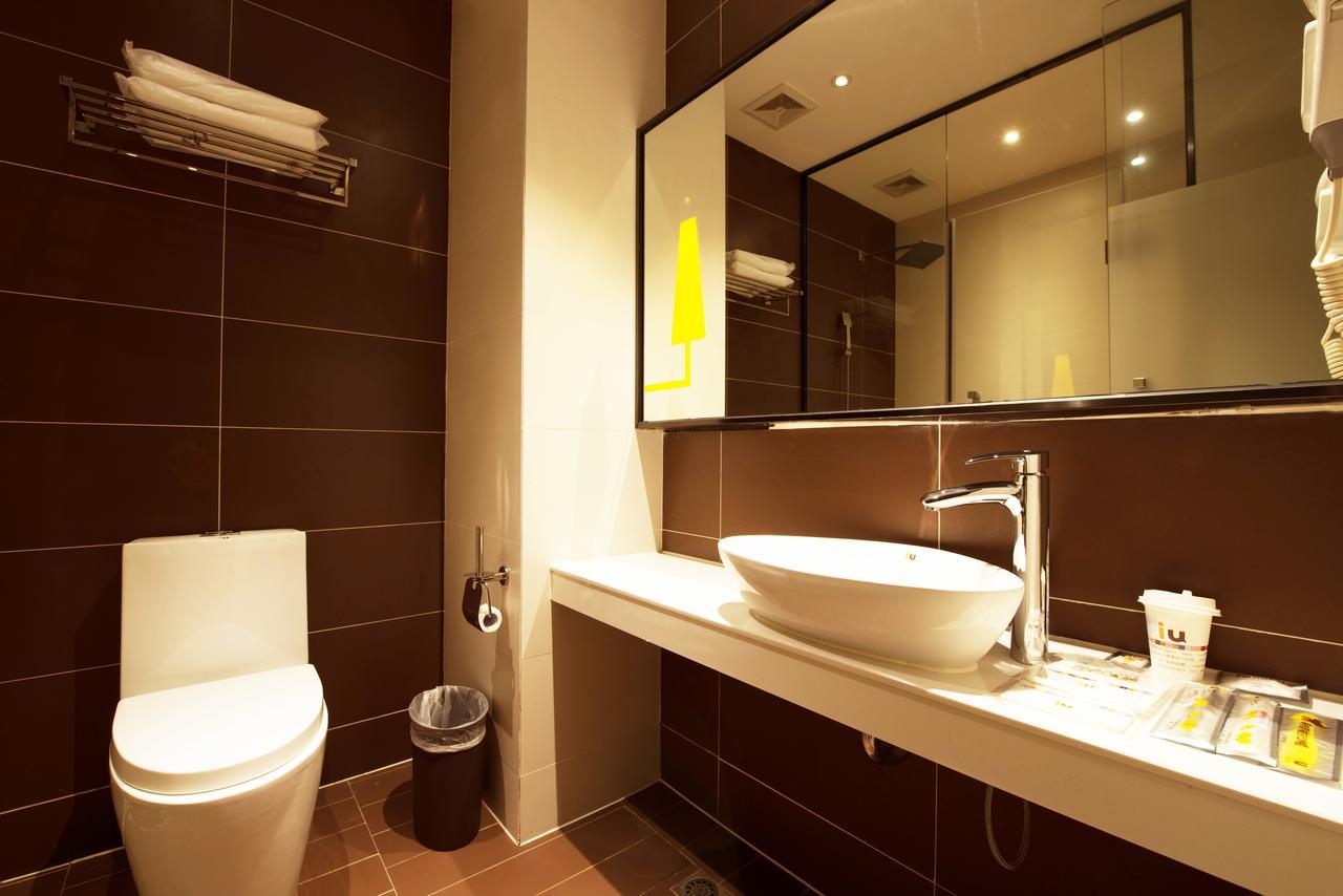 Iu Hotel Shanghai Dongchuan Road Metro Station Kültér fotó